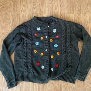 Super cute green sweater with flowers